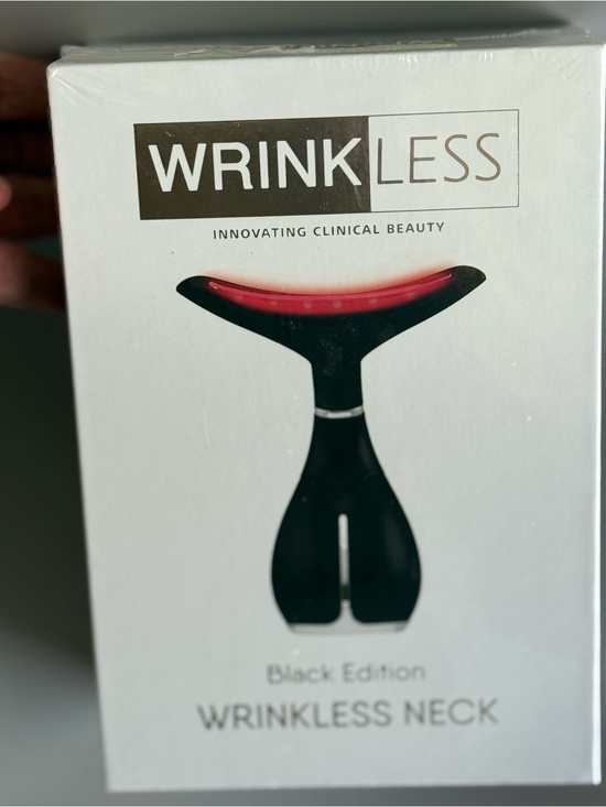 L'Core Paris Other - Wrinkless Wrinkless Neck Rejuvenator - Black with Red Accent